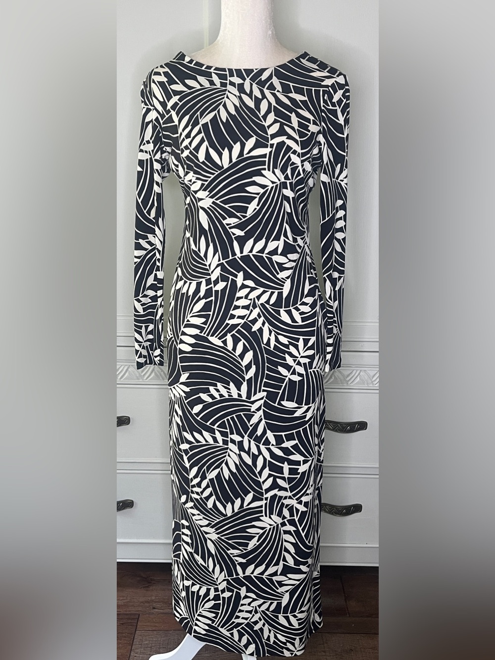 D.L.P. Long Sleeve Black & White Patterned Comfortable Stretch  Midi Dress